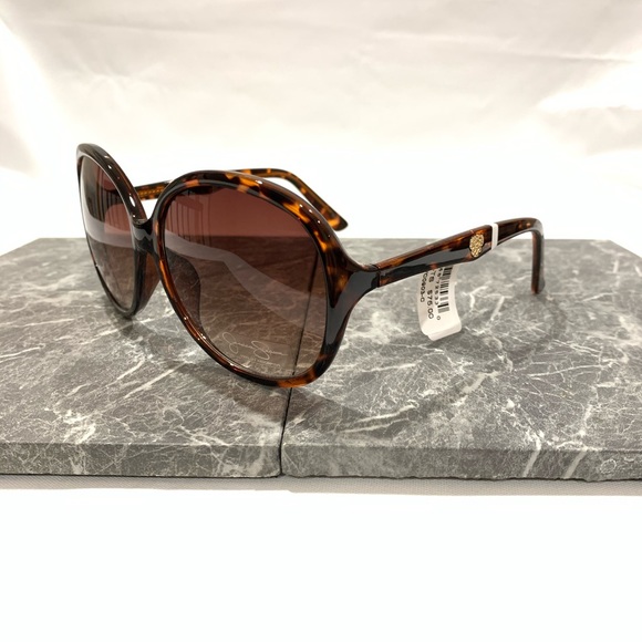 Vince Camuto Women's 63mm Oversized Sunglasses NWT - Picture 3 of 7